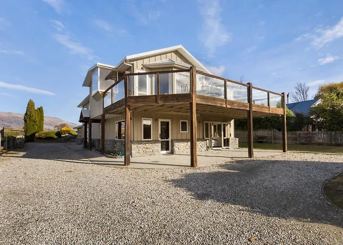 Timberstone | 5Br Home | Sleeps 10 | Walk To Town * Wanaka