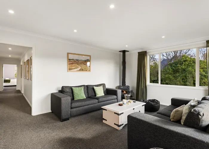 Holiday home Timberstone | 5Br Home | Sleeps 10 | Walk To Town Wanaka